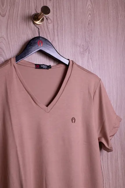 Blusa Feminina Modal Gola V Mocha Mousse Mangalarga Marchador