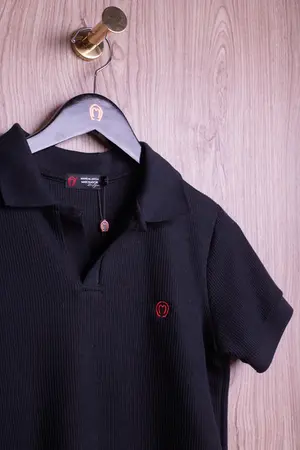 Pólo Feminina Tricot Preta logo Vermelha Mangalarga Marchador